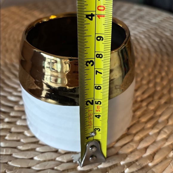 🌸Spring Ready☀️White Ceramic Pot with Gold Rim - Picture 8 of 12